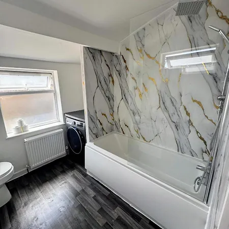 Compact Budget - 9 Mins To Centre ホームステイ